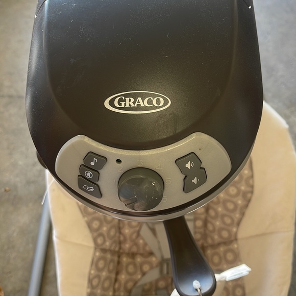 Graco Baby Swing/ Rocker - Picture 4 of 4